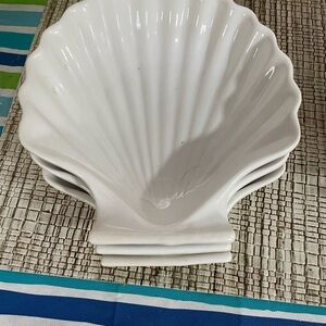 White Shell-Shaped Ceramic Bowls
